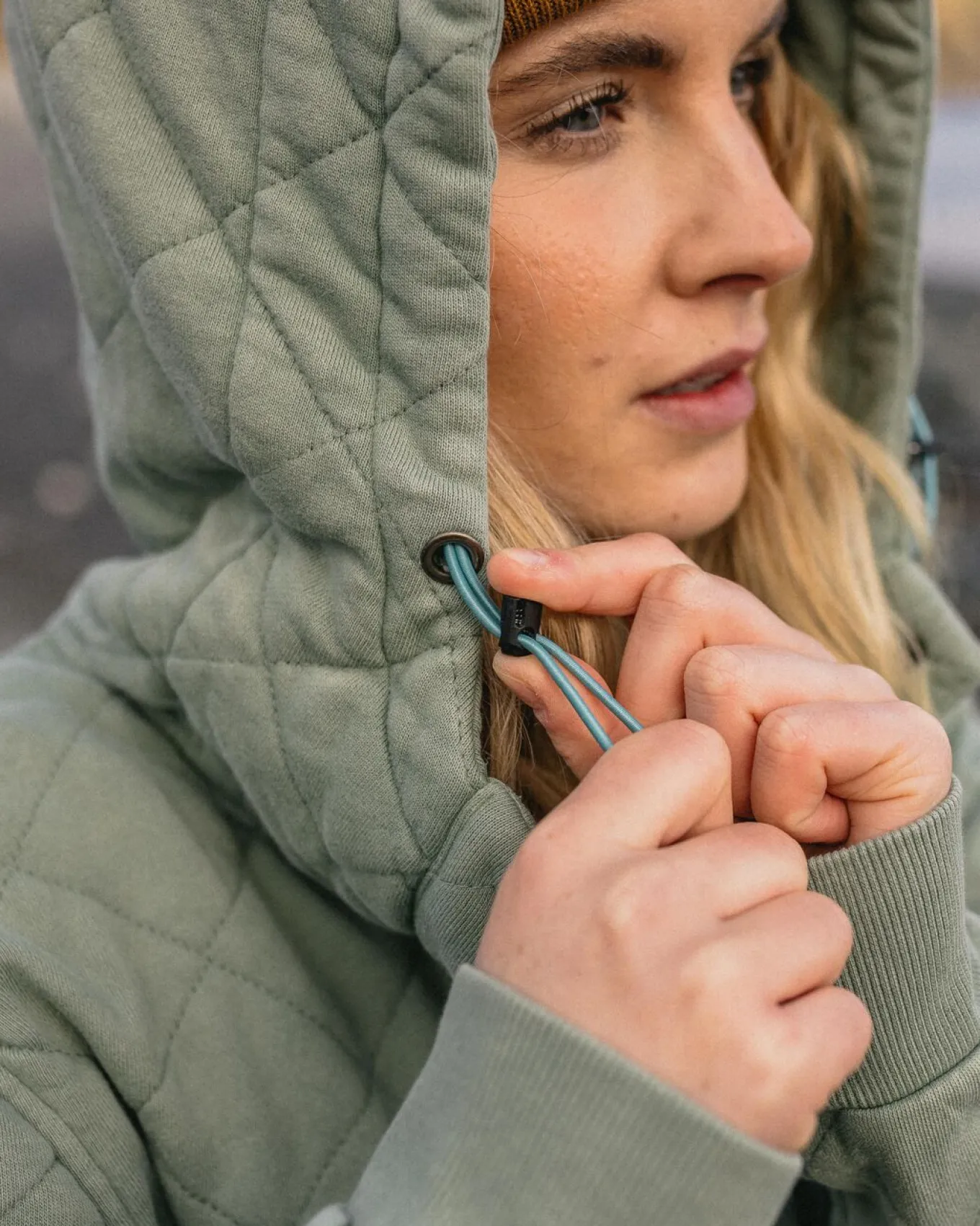 Clementine Recycelter Gesteppter Kapuzenpullover knöpfbar - Pistazie