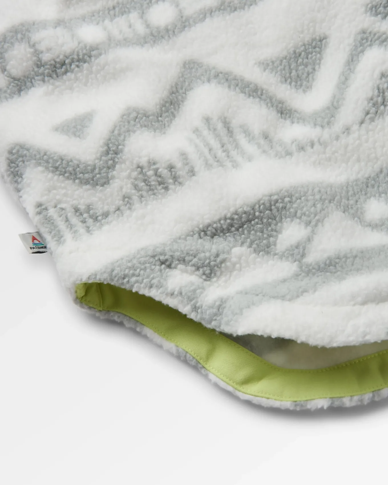 Cloudy 2.0 Recyceltes Sherpa-Fleece-Hemd - Berg Geo Vintage Weiß