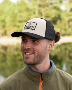 Core recycelte Baumwoll-Trucker-Kappe - Schwarz/Weiß