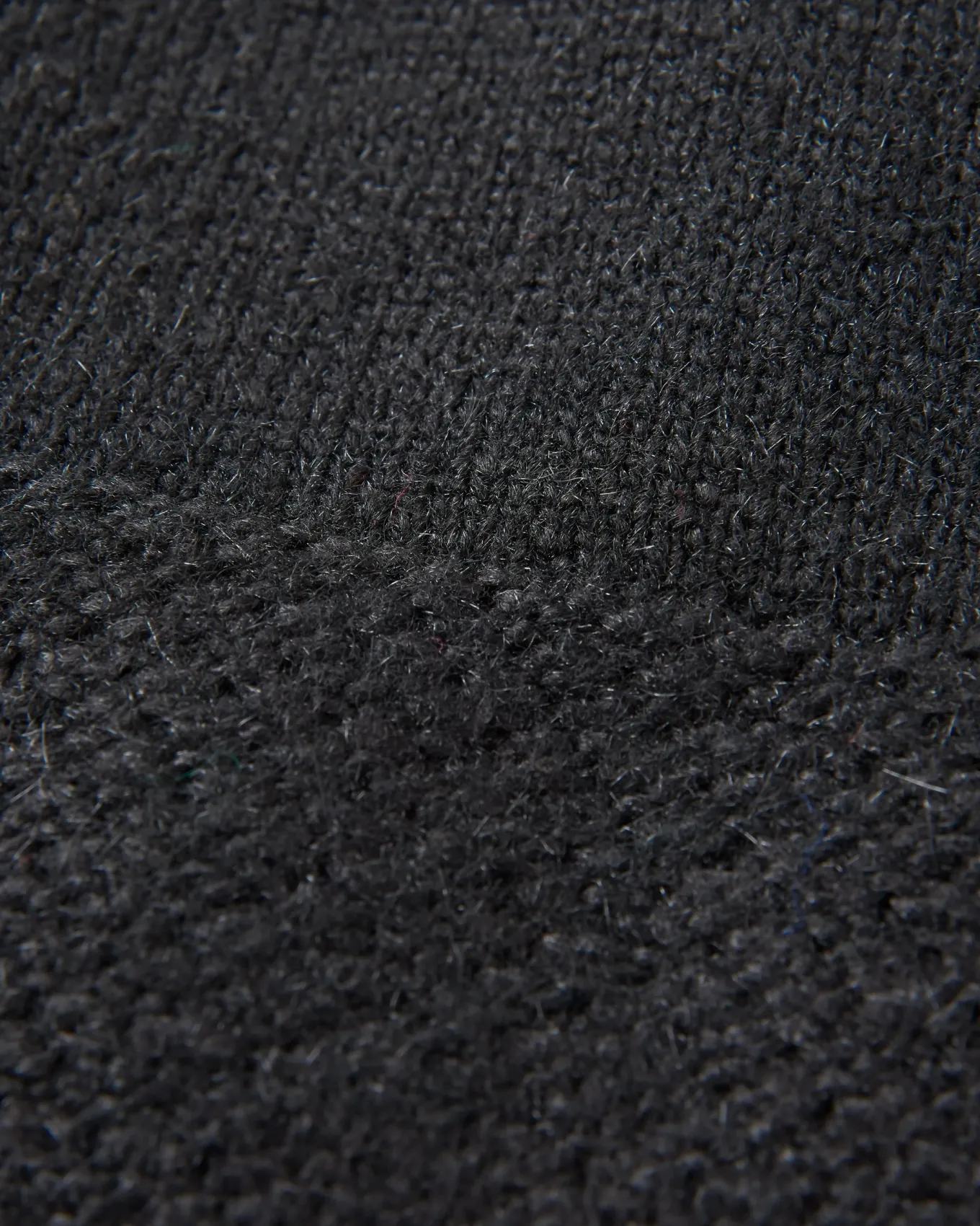 Cove Recycelter Gestrickter Pullover - Schwarz