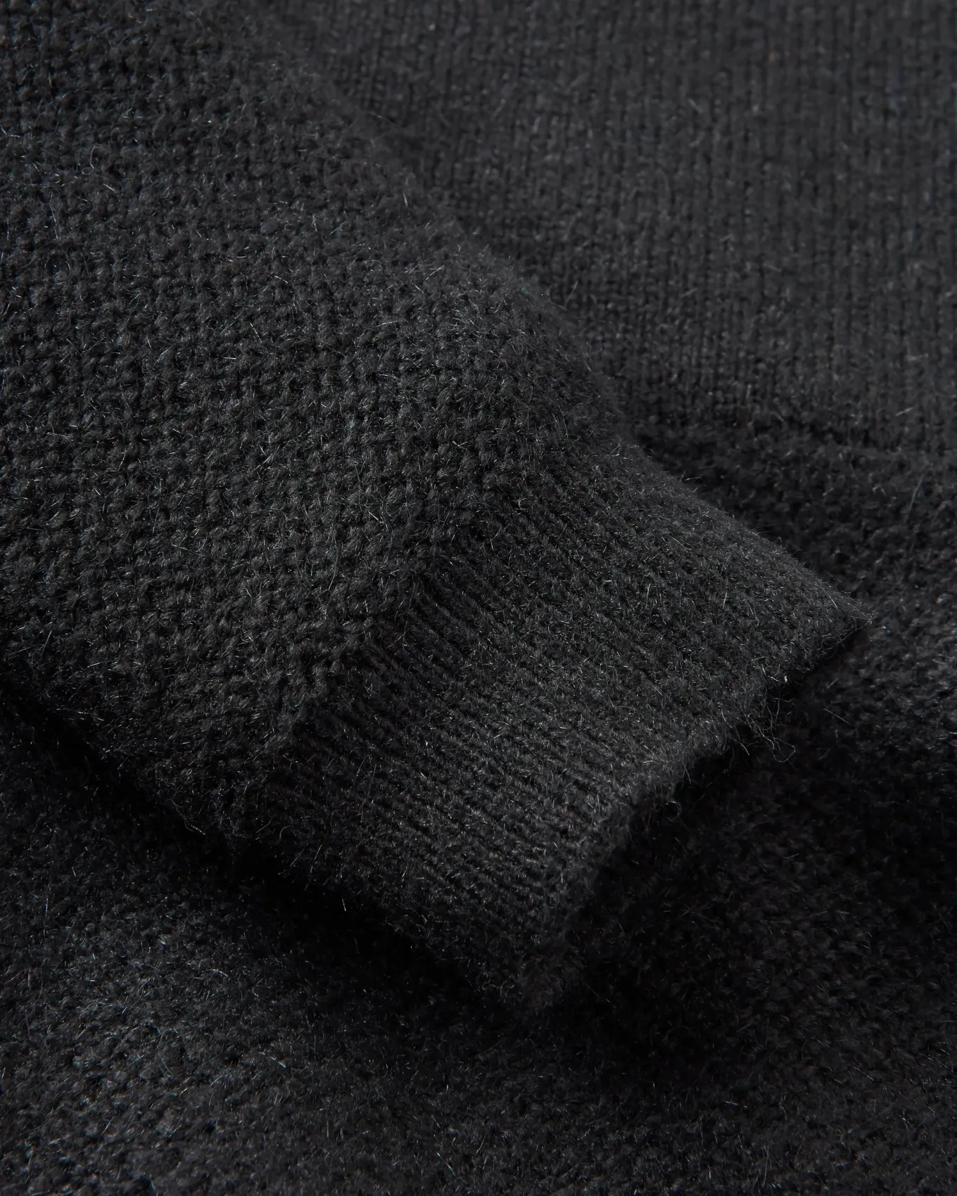 Cove Recycelter Gestrickter Pullover - Schwarz