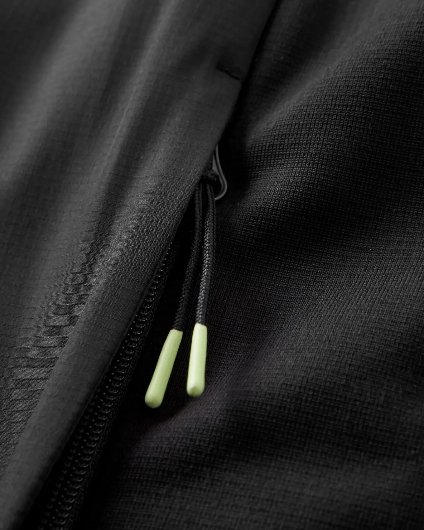 Daybreak Leichte Recycelte Thermore® Isolierte Jacke - Schwarz