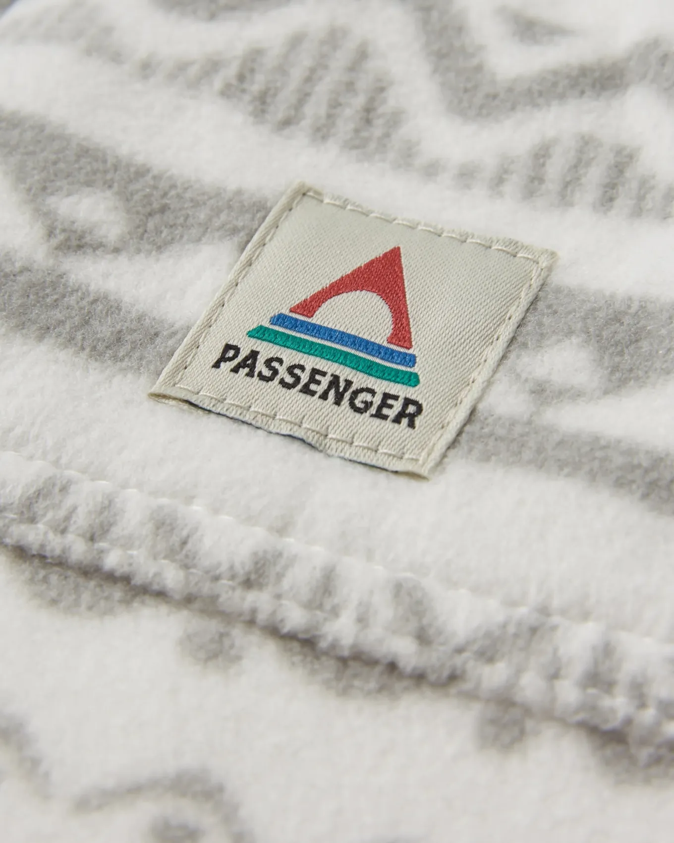 East Recyceltes Polar-Fleece-Hemd - Berg Geo Vintage Weiß