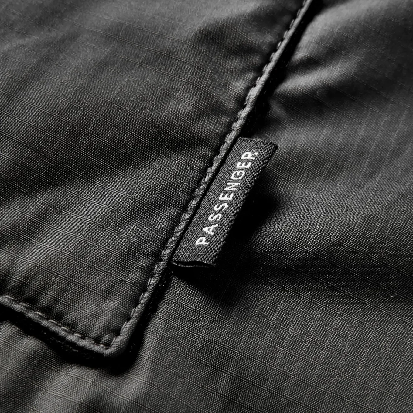 Escapism Recycelter Sherpa-gefütterter Surf Poncho - Schwarz