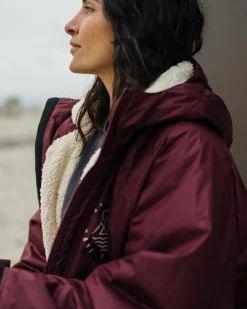 Escapism Recycelter Sherpa-gefütterter Surf Poncho - Windsor-Wein