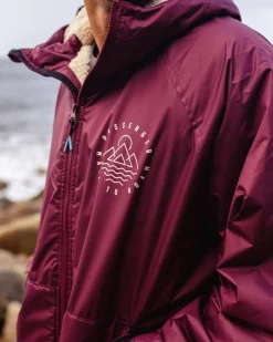 Escapism Recycelter Sherpa-gefütterter Surf Poncho - Windsor-Wein