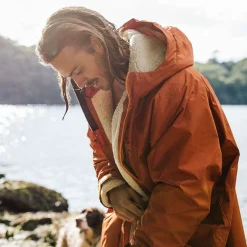 Escapism Recycelter Sherpa-gefütterter Surf Poncho - Rost