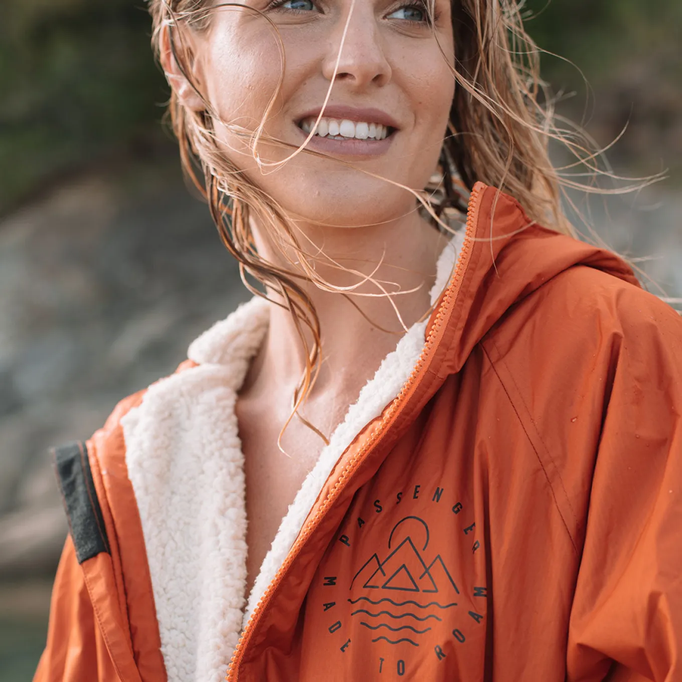 Escapism Recycelter Sherpa-gefütterter Surf Poncho - Rost