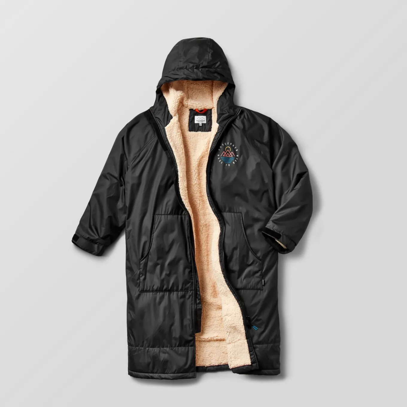 Escapism Recycelter Sherpa-gefütterter Surf Poncho - Schwarz
