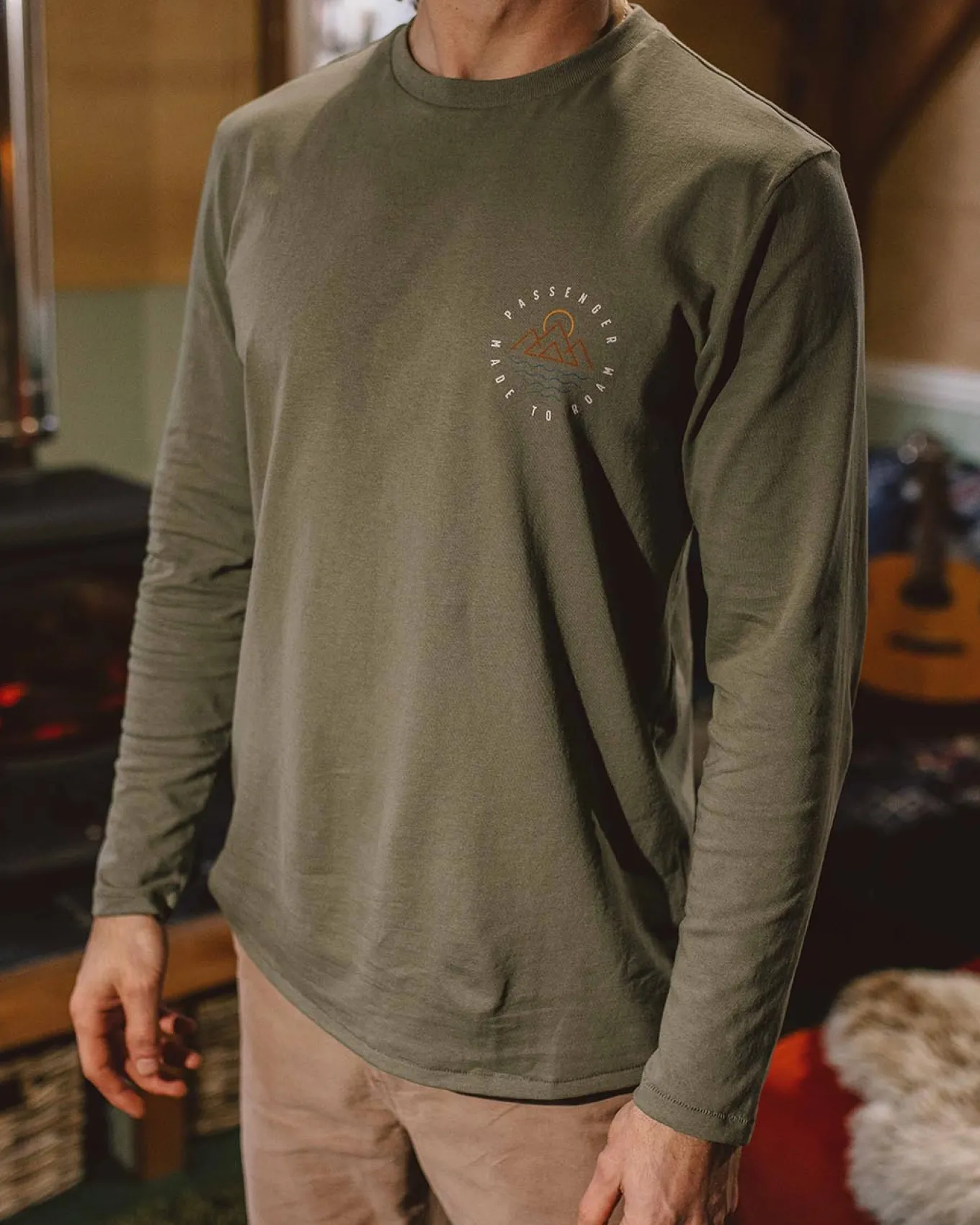 Escapism Recyceltes Langarm-T-Shirt - Staubige Olive