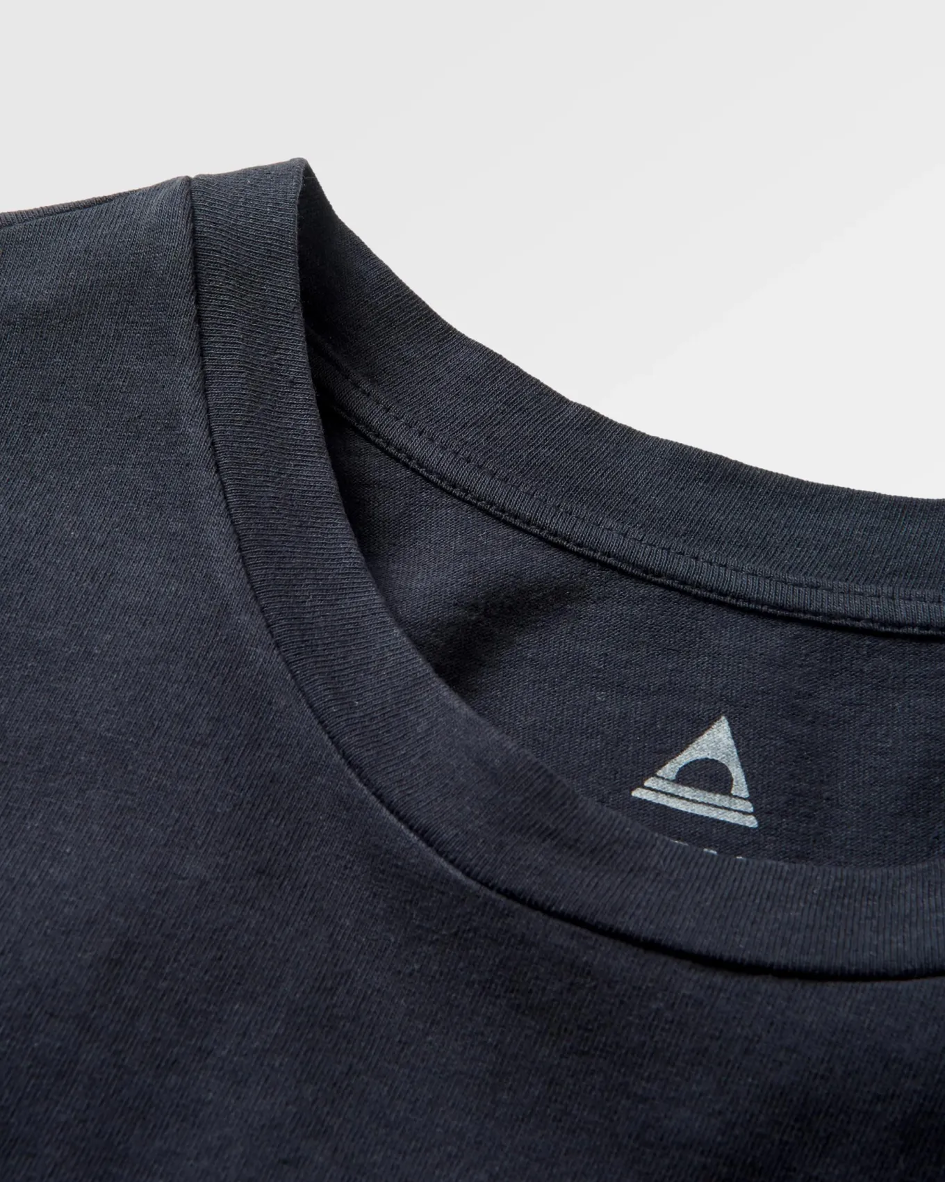 Friday Collective Recyceltes Baumwoll-T-Shirt - Schwarz