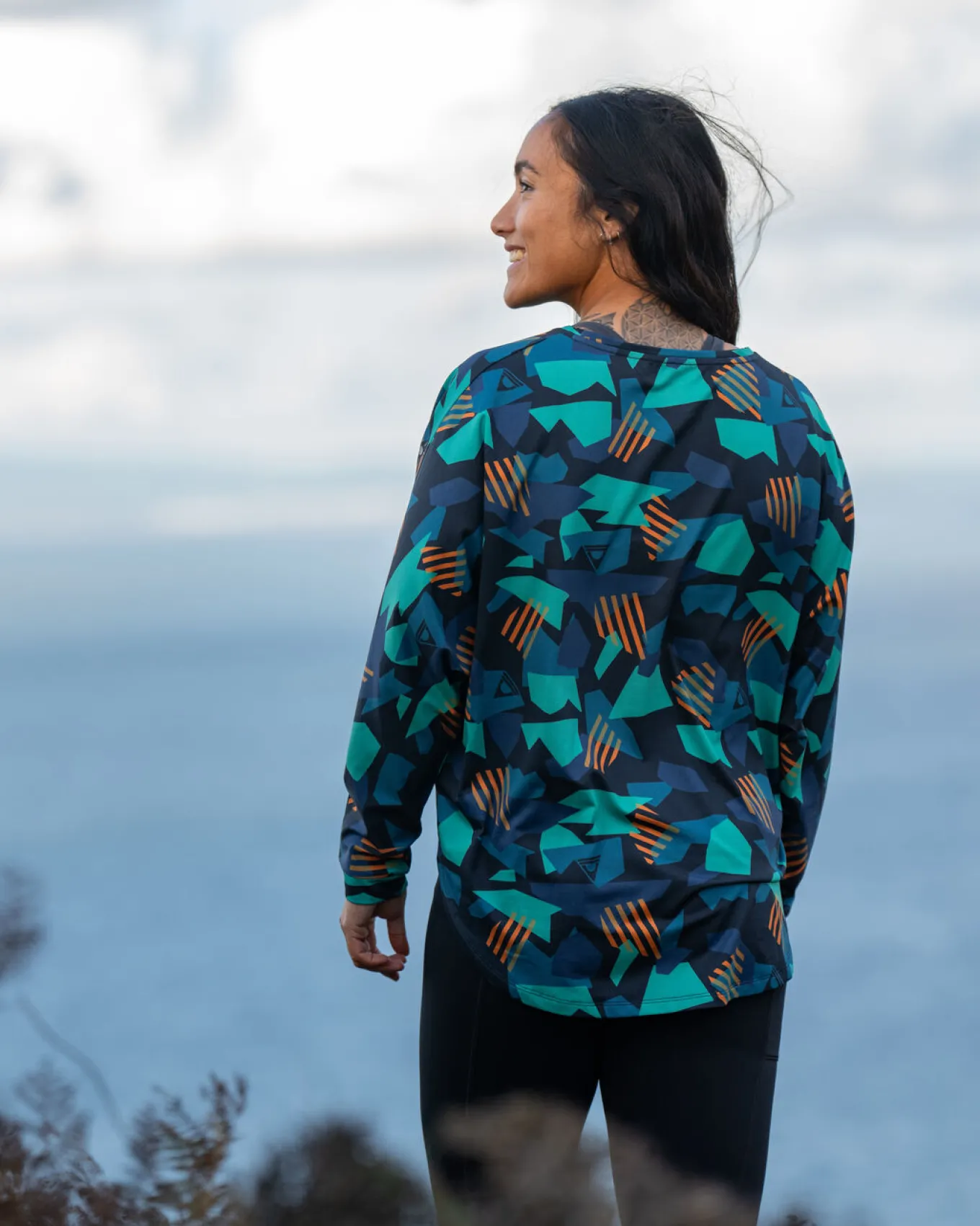 Hatha Recyceltes Aktiv-Top - Tiefes Marine-Tarnmuster