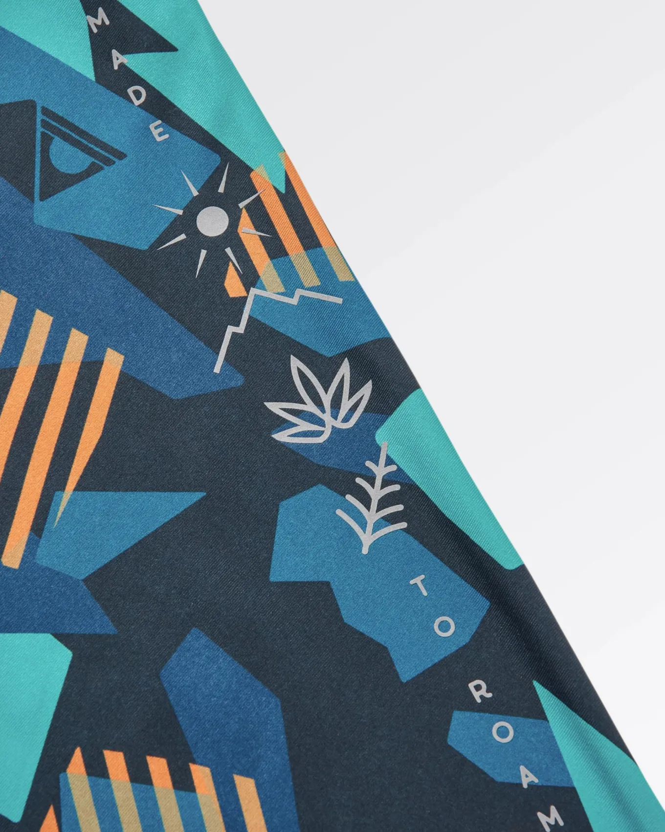 Hatha Recyceltes Aktiv-Top - Tiefes Marine-Tarnmuster