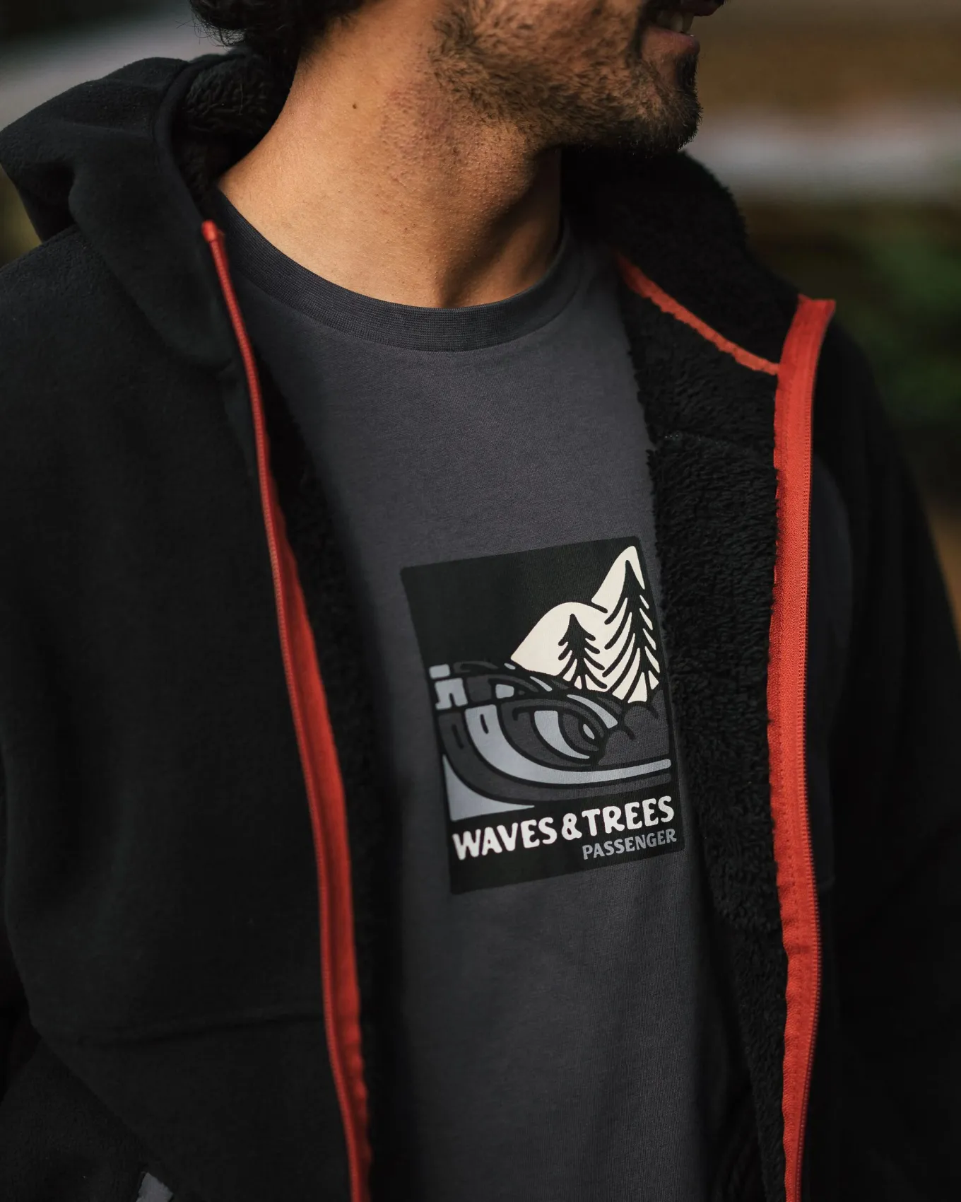 Loch Recyceltes Polarfleece mit Kapuze - Schwarz