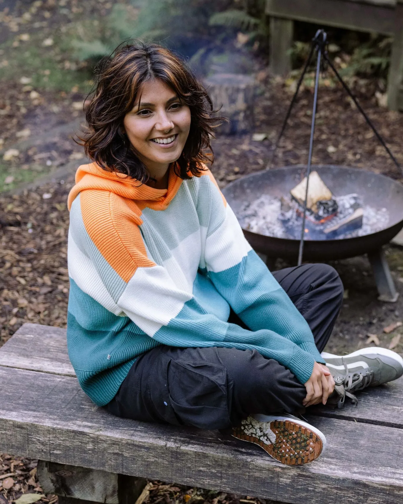 Moments Übergroßer Bio-Strickpullover mit Kapuze - Mehrfarbig gestreift