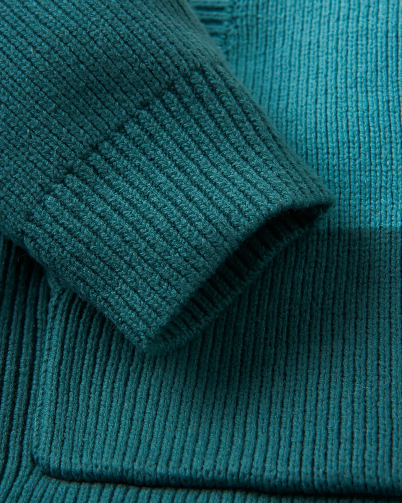 Moments Übergroßer Bio-Strickpullover mit Kapuze - Mehrfarbig gestreift