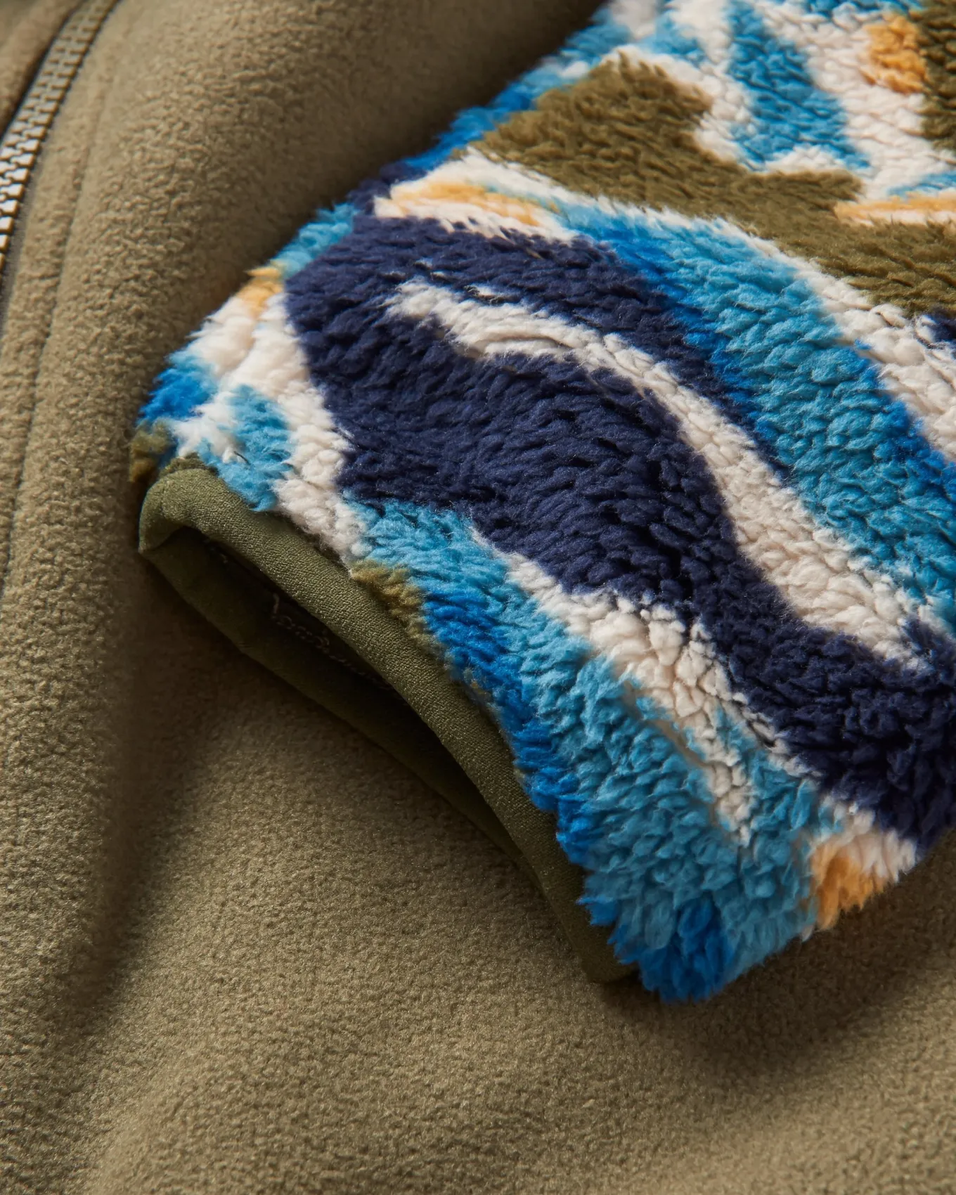 Nestling Recyceltes Polar-gefütterte Sherpa-Fleece - Bergszenen-Khaki