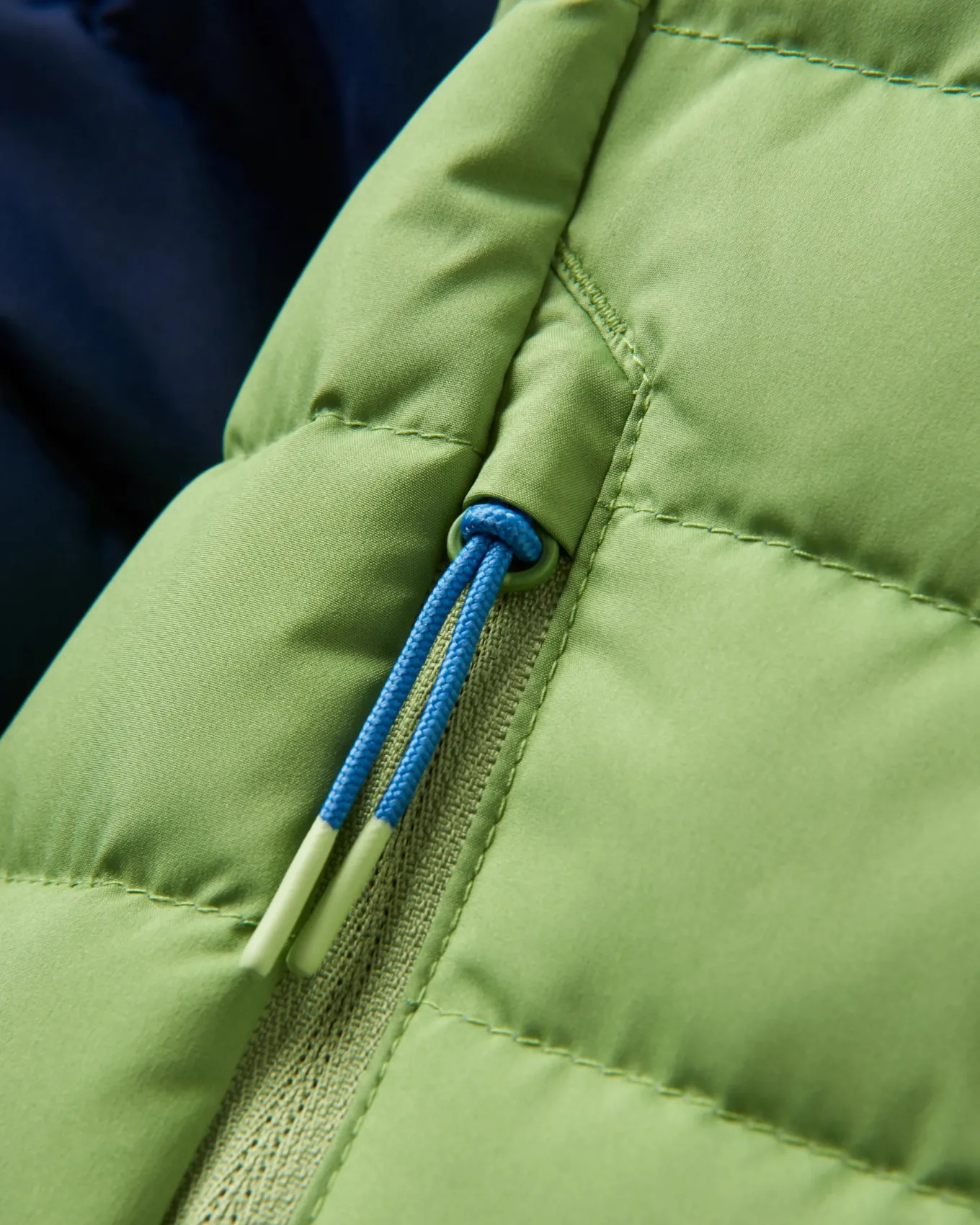Northstar Daunenjacke aus recyceltem Material - Sattes Marineblau/Birnengrün/Arktis