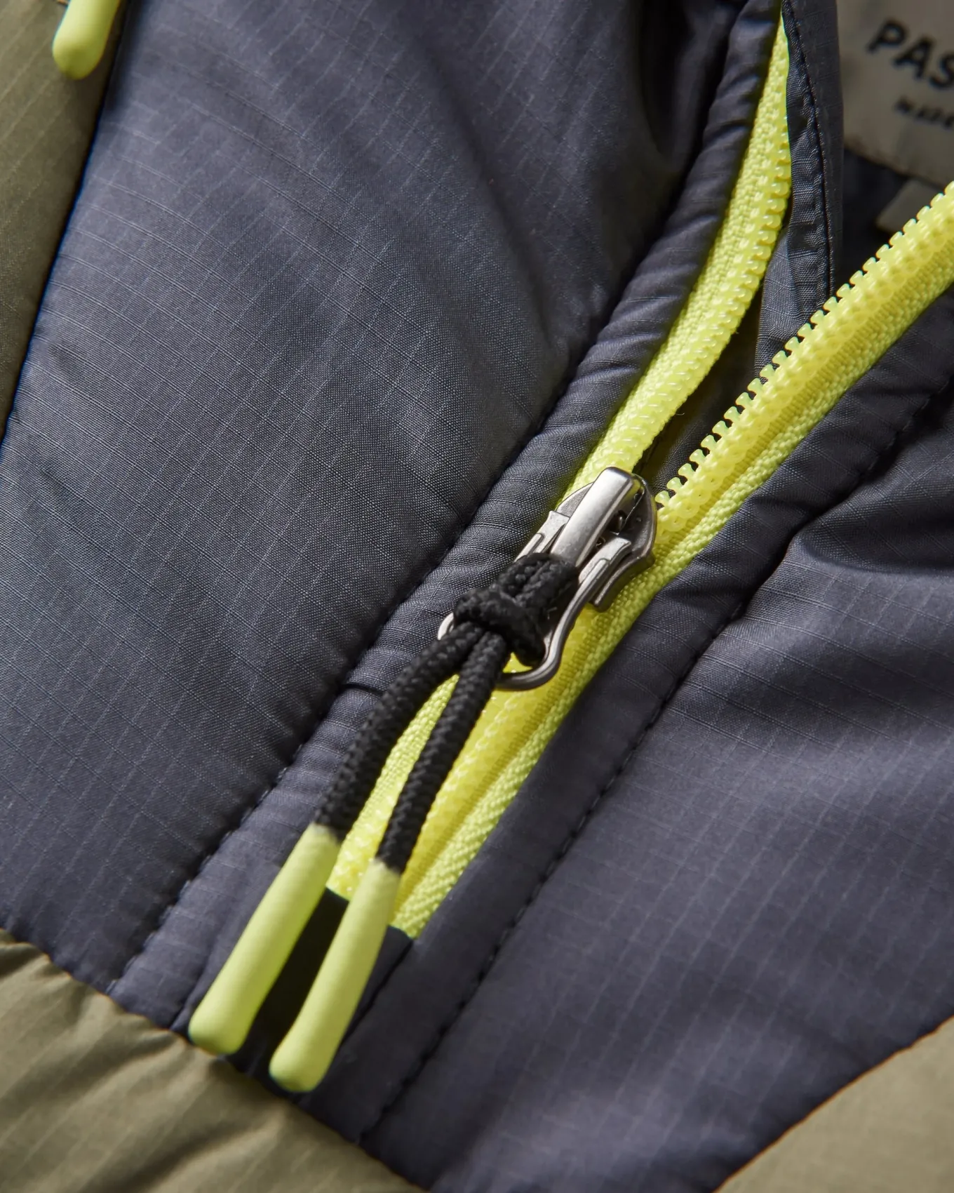 Ocean recycelte isolierte 1/2 Zip Jacke - Staubige Olive