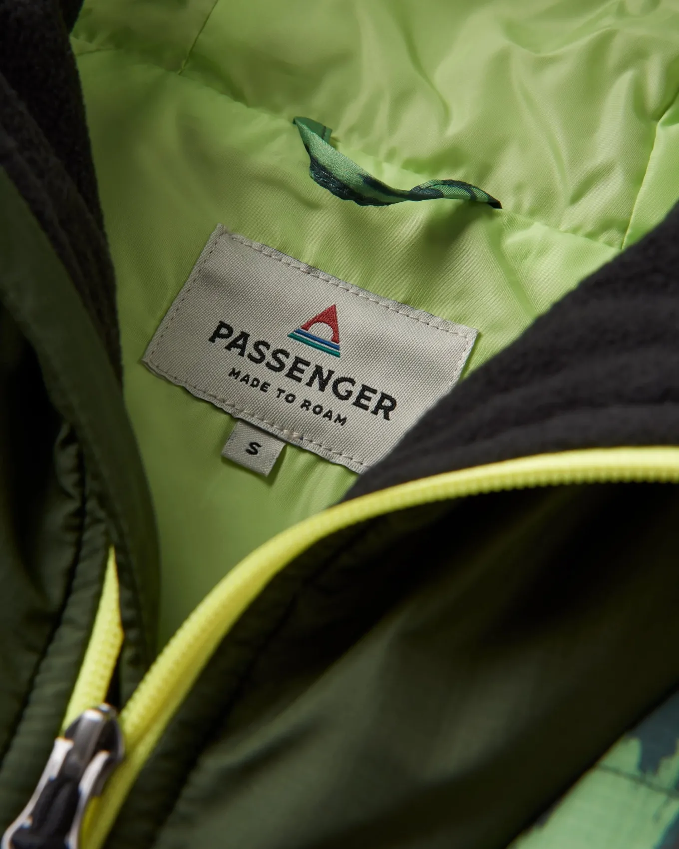 Ocean recycelte isolierte 1/2 Zip Jacke - Abstrakte Bergtanne