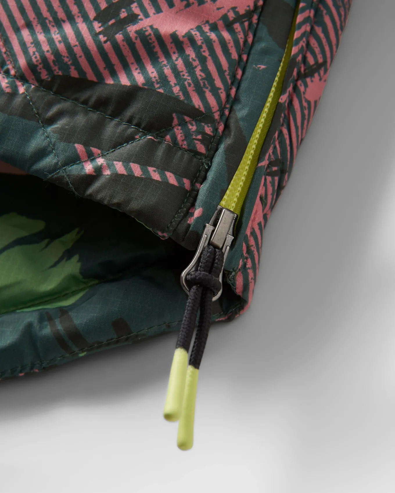 Ocean recycelte isolierte 1/2 Zip Jacke - Abstrakte Bergtanne