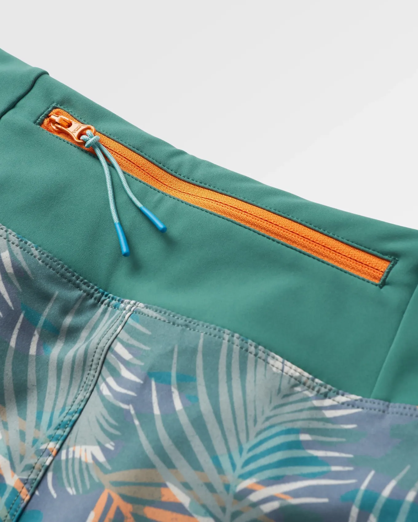 Roundtrip Recycelte Allzweck-Trail-Shorts - Palm Camo Tiefsee