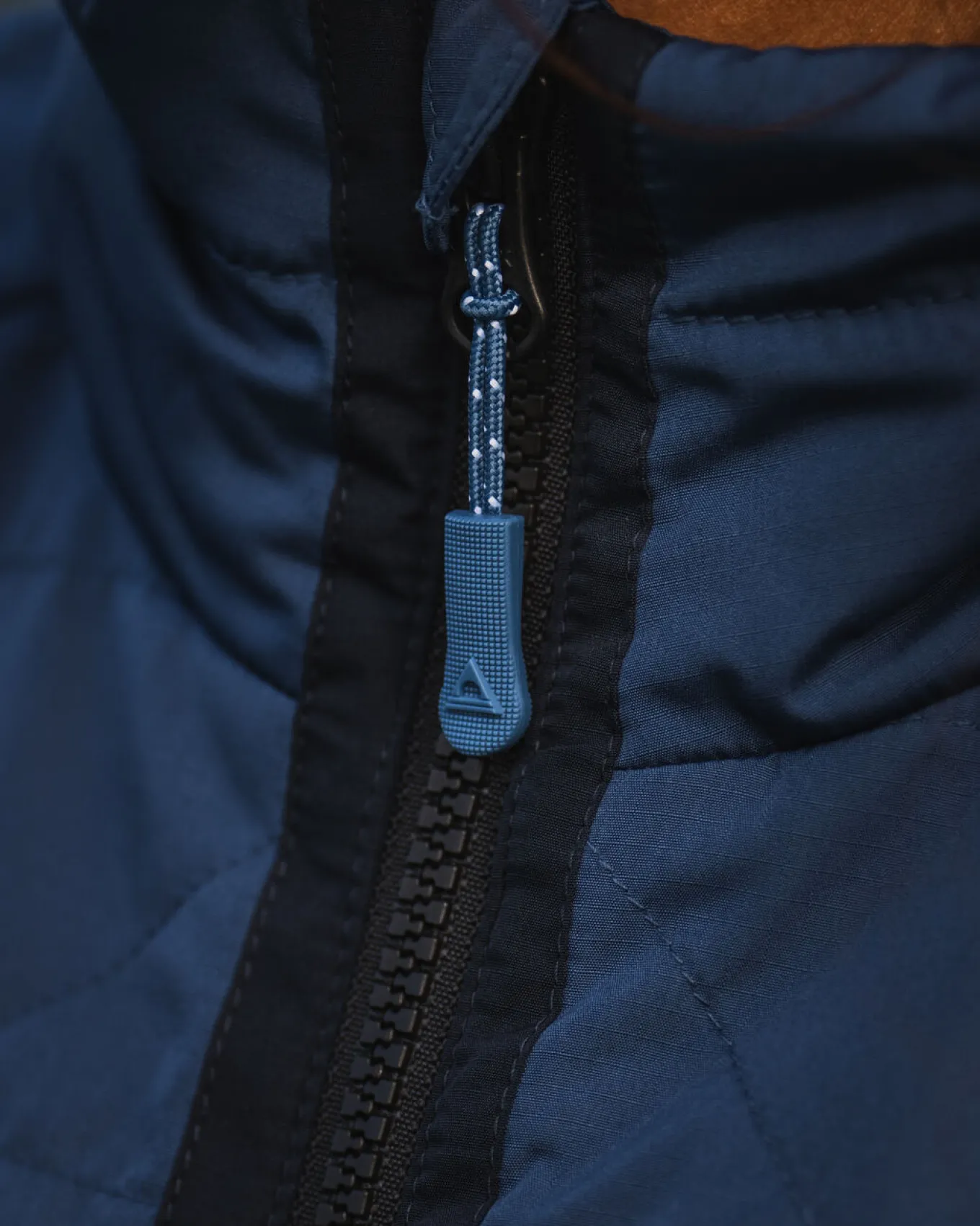 Trace Recycelte Thermore® Isolierte Jacke - Dunkelblau/Aprikose
