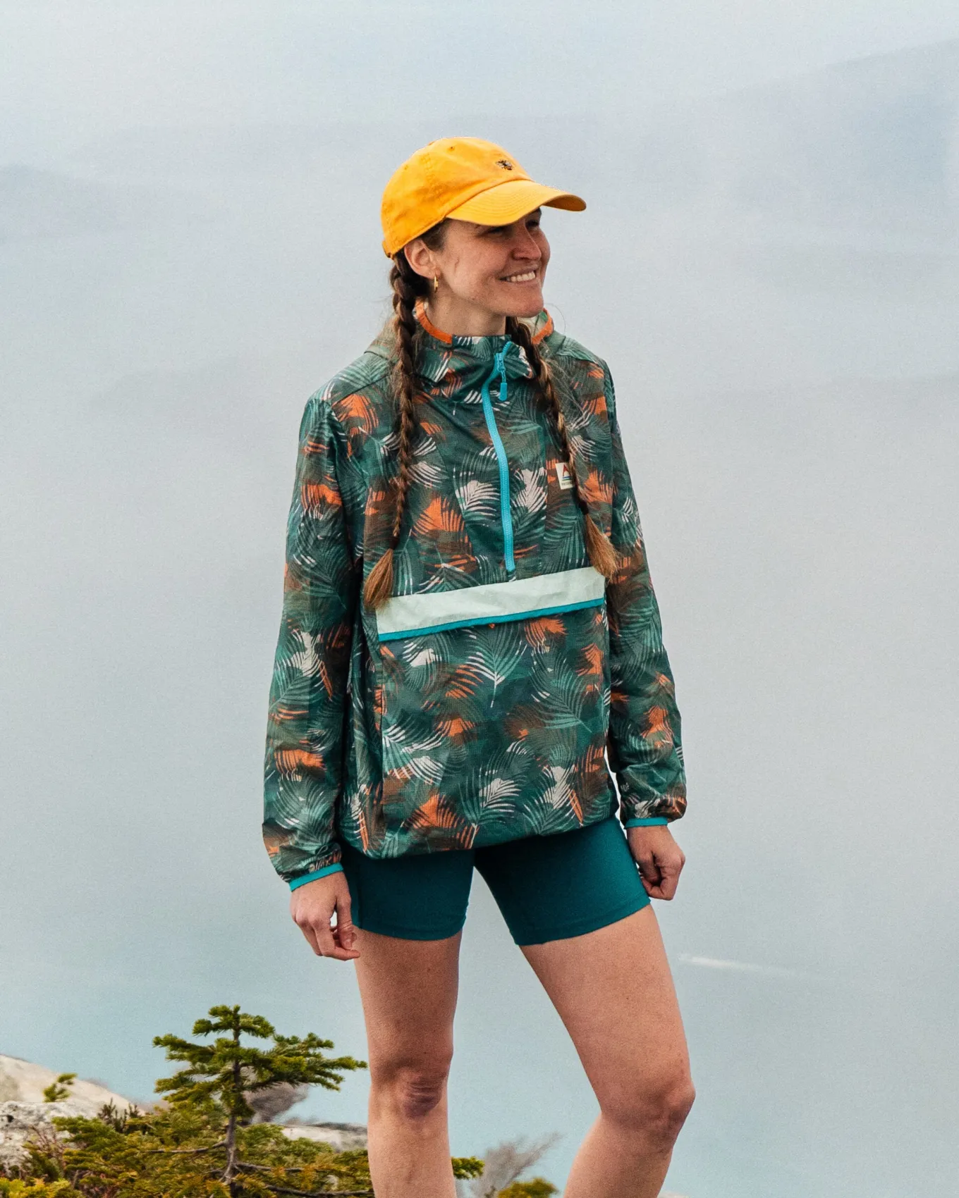 Viento Recycelte Windjacke Anorak - Palm Camo Tiefsee
