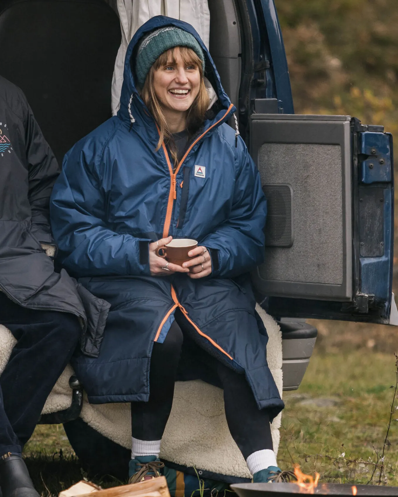 Waves Recycelter Sherpa Gefütterter Surf-Poncho - Dunkles Denim/ Tiefes Marineblau