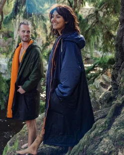 Waves Recycelter Sherpa Gefütterter Surf-Poncho - Dunkles Denim/ Tiefes Marineblau
