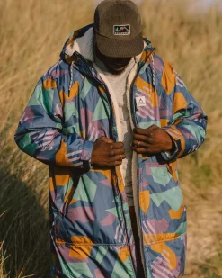 Waves Recycelter Sherpa Gefütterter Surf Poncho - Tiefblaues Camo
