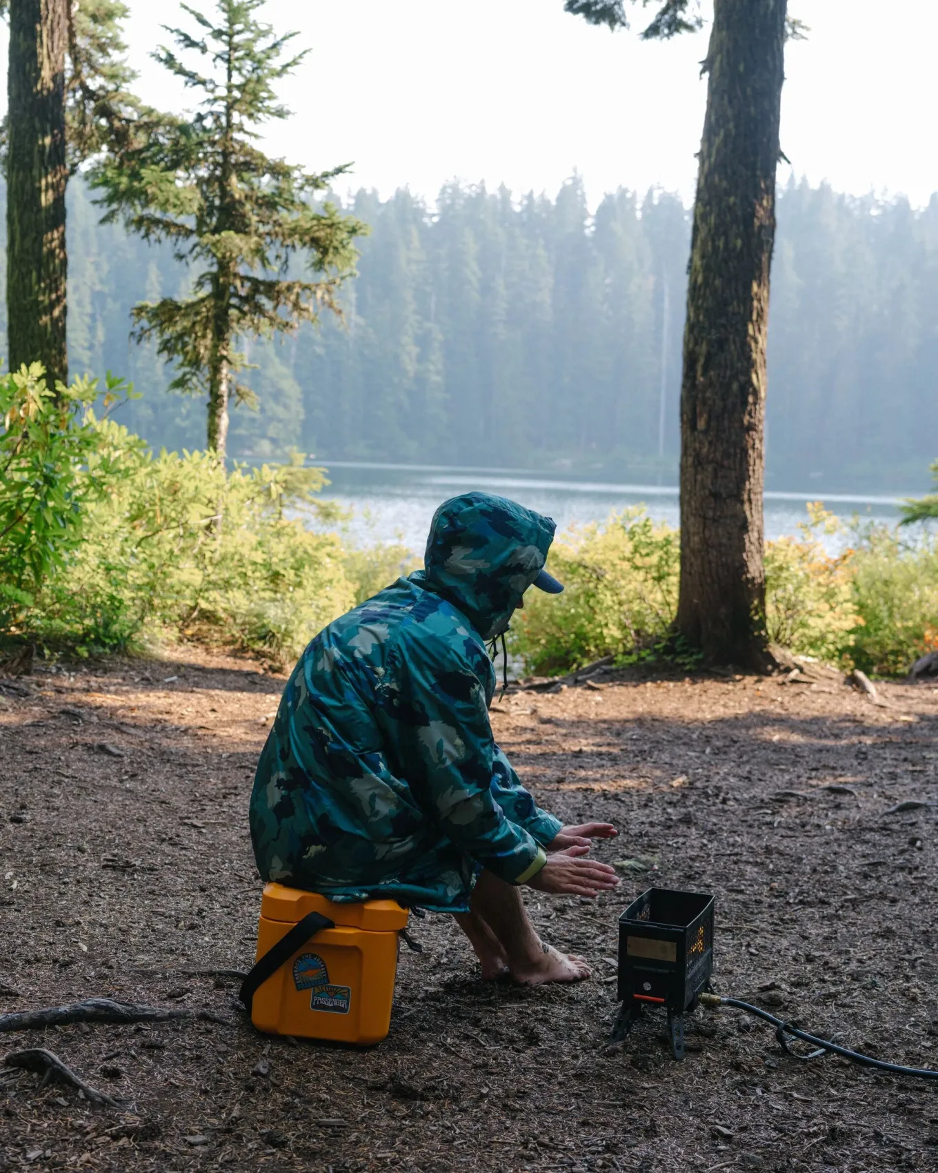 Waves Recycelter Sherpa Gefütterter Surf-Poncho - Alpen-Tarnung Regenwald