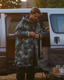 Waves Recycelter Sherpa Gefütterter Surf-Poncho - Alpen-Tarnung Regenwald