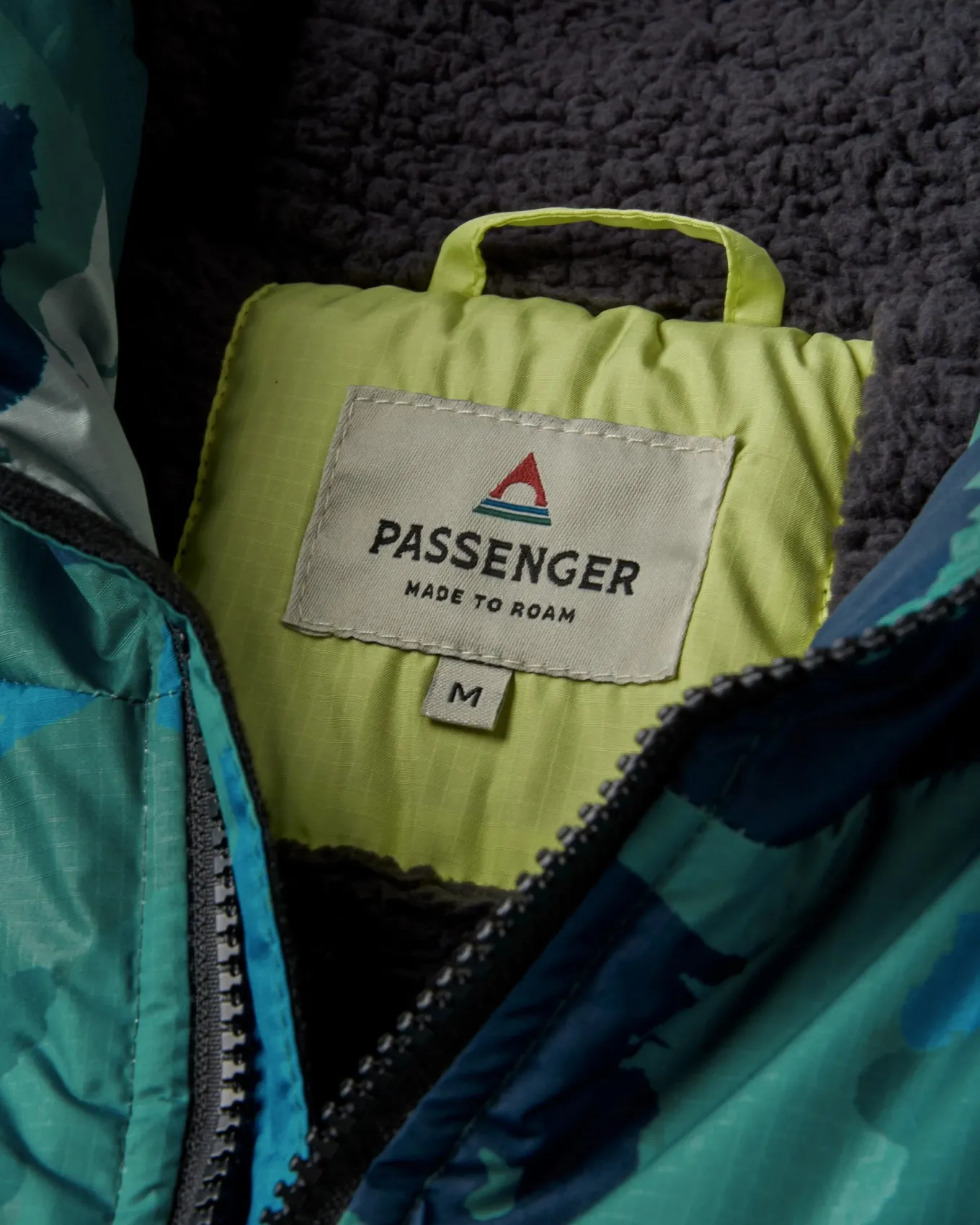 Waves Recycelter Sherpa Gefütterter Surf-Poncho - Alpen-Tarnung Regenwald