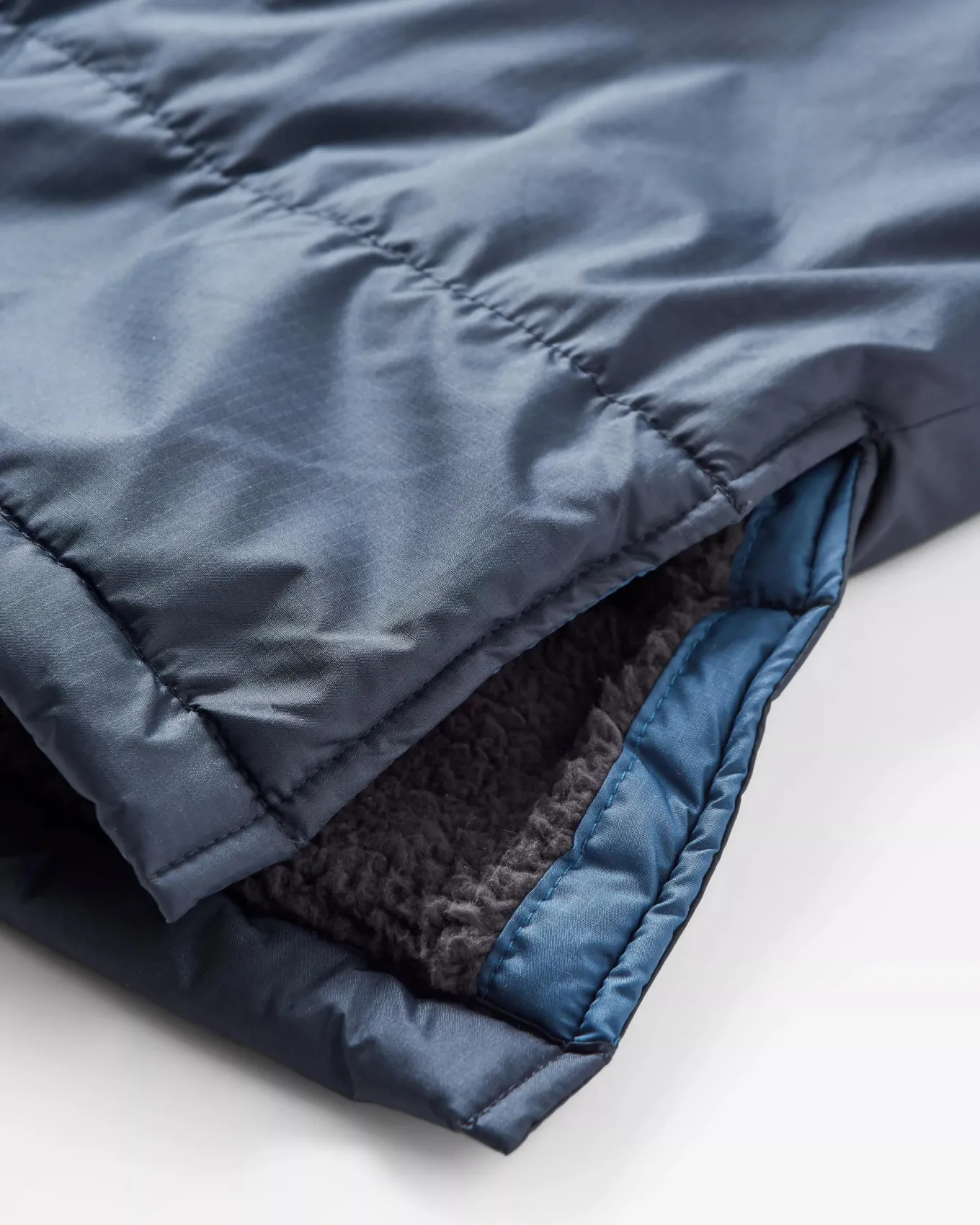 Waves Recycelter Sherpa Gefütterter Surf-Poncho - Dunkles Denim/ Tiefes Marineblau