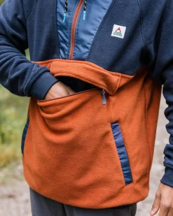 Woodland Kapuzenpullover mit 1/2 Reißverschluss aus recyceltem Polarfleece - Tiefes Marine/ Gebrannter Ton