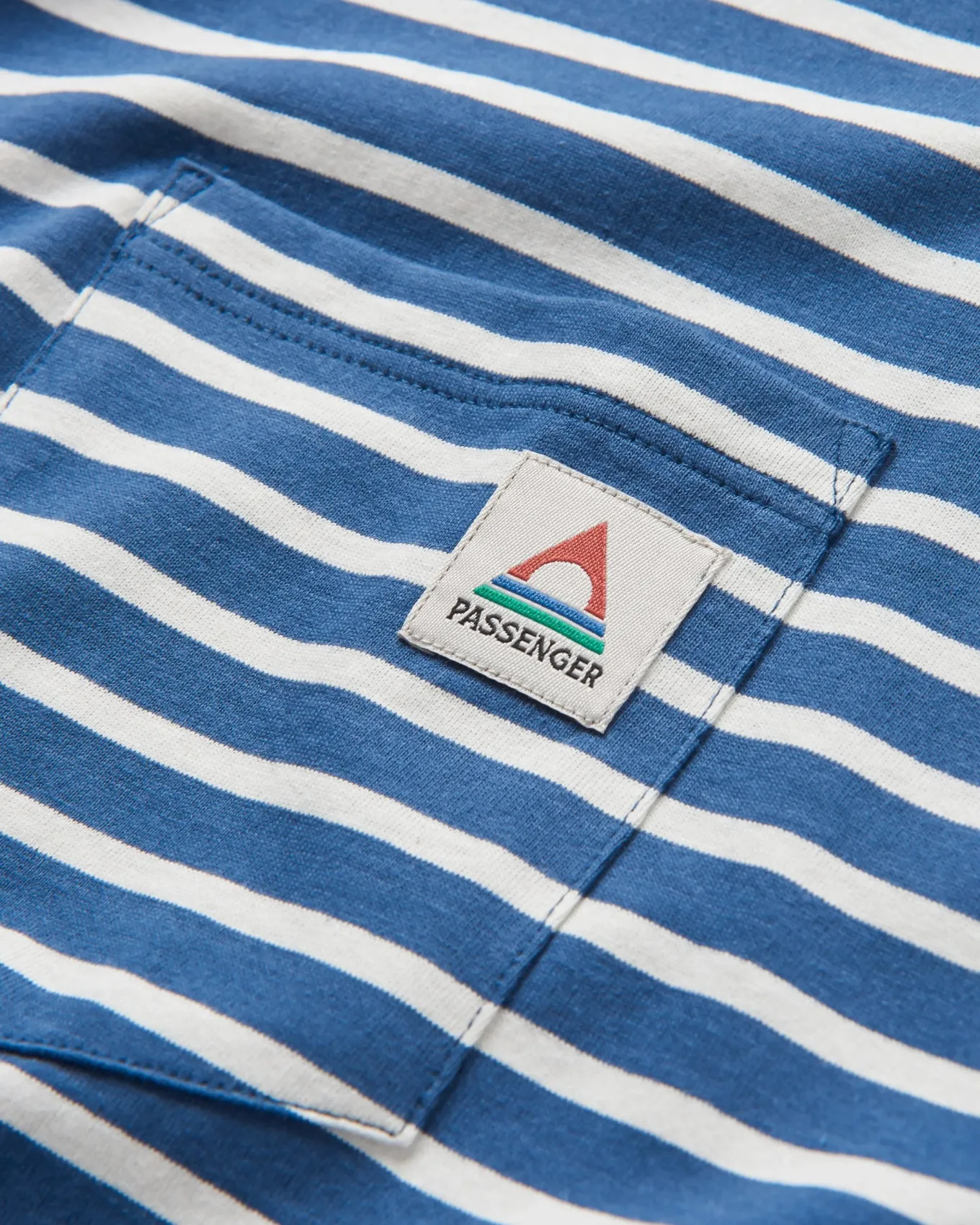 Zen Recyceltes T-Shirt mit Lockerer Passform - Dunkles Denim / Birkenstreifen